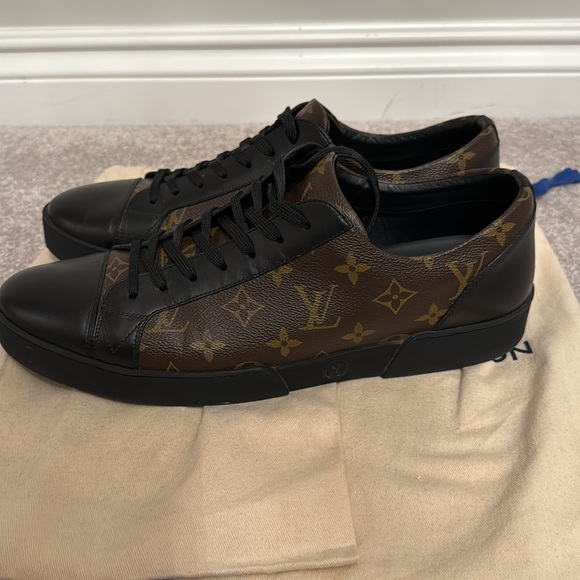 MENS AUTHENTIC LOUIS VUITTON MONOGRAM SNEAKERS- size 11 - Picture 4 of 8